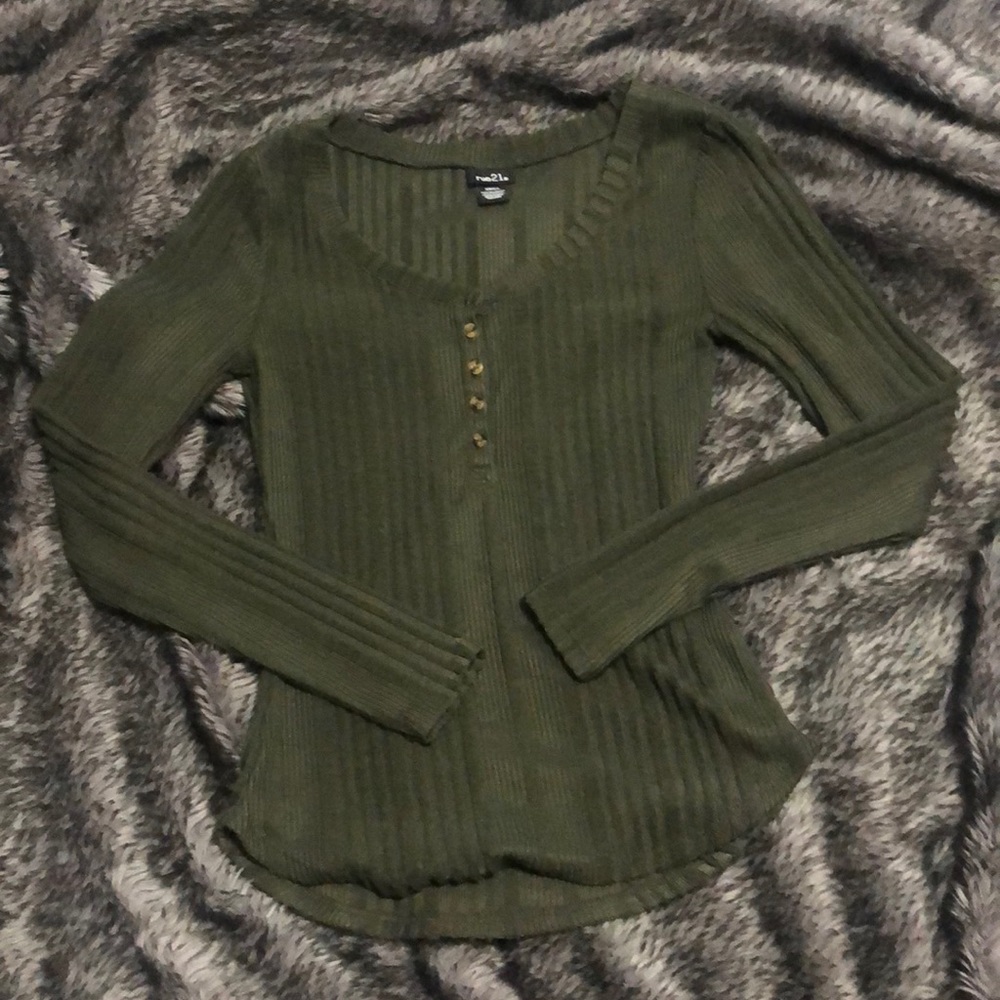 FREE WITH BUNDLE Green ribbed Henley shirt